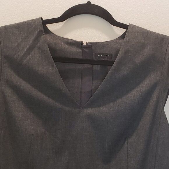 Ann Taylor Grey V-Neck Cap Sleeves Dress Size 10 - Picture 2 of 10